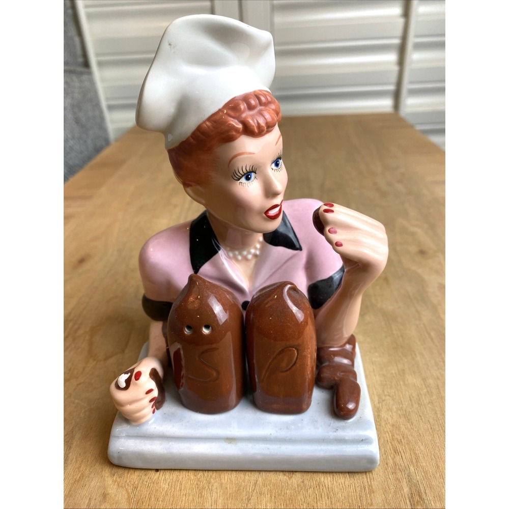 VTG I LOVE LUCY  Chocolate Factory SALT & PEPPER SET Vandor 1996‎ CBS Inc. READ